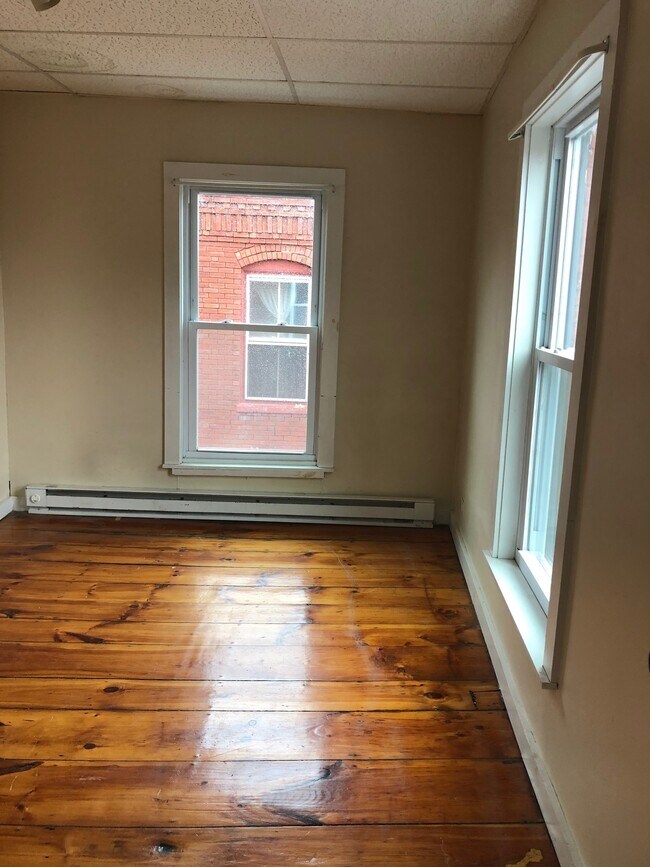 Building Photo - 21 Pleasant St