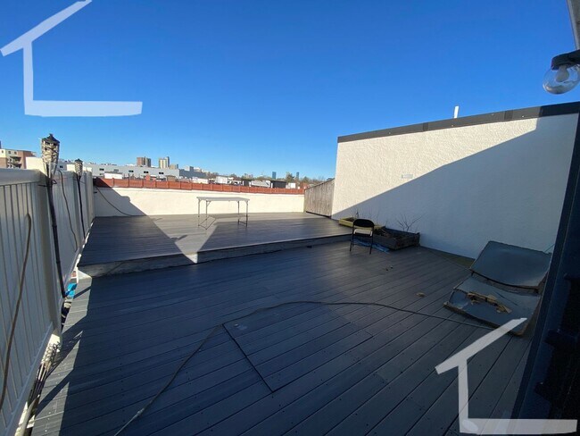 Foto del edificio - Charming 2 Bedroom-No Broker Fee