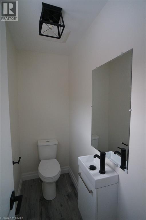 Photo du bâtiment - 79 Kortright Rd W