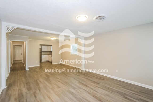 Building Photo - 743 Katherine St