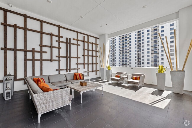 Terraza del piso 15 con vista a Brickell - Brickell View Terrace