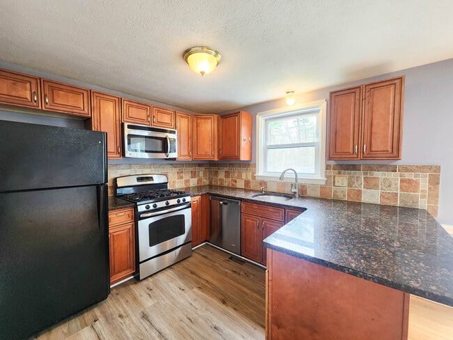 Building Photo - 67 Burgundy Dr