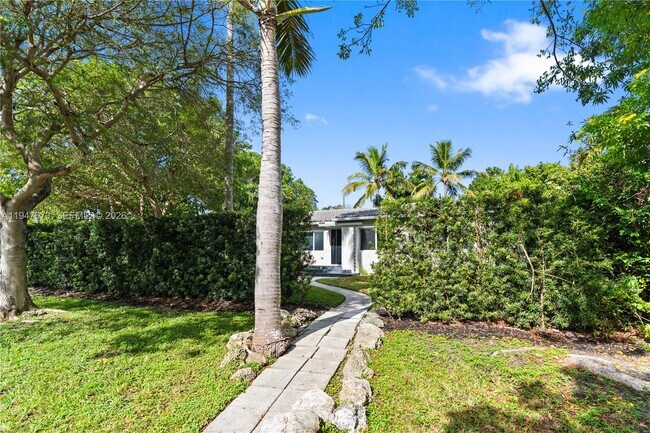 Foto del edificio - 251 NE 44th St