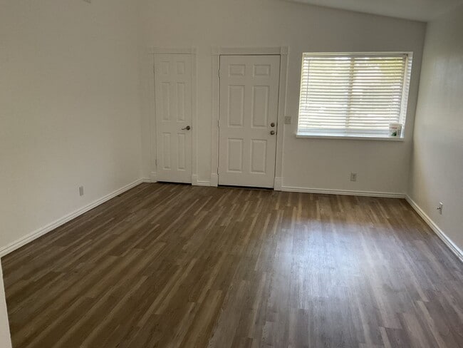 Building Photo - Chico 3 bed 2 bath home for rent, convenient location, neighborhood setting Garage, back yard