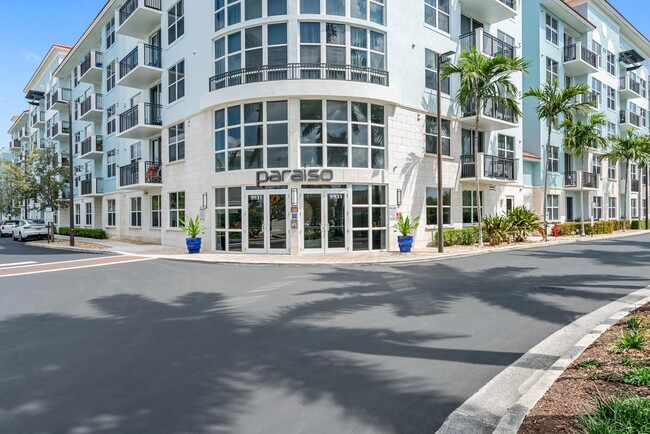 Miami FL apartments For Rent | Paraiso at Fountain Square Luxury Apartments | Apartments near FIU - Paraiso at Fountain Square