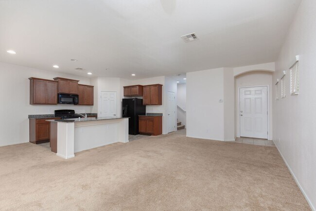 Foto del edificio - SW 3 bedroom home for $1,995 +sewer/trash-$2041