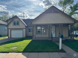 Building Photo - 627 Houser Dr