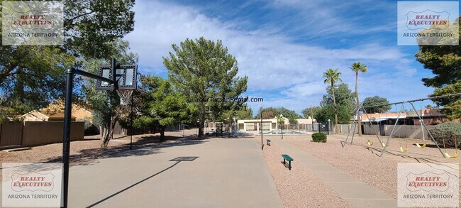 Foto del edificio - Los Reales & Cardinal area 2/2 with A/C & covered parking