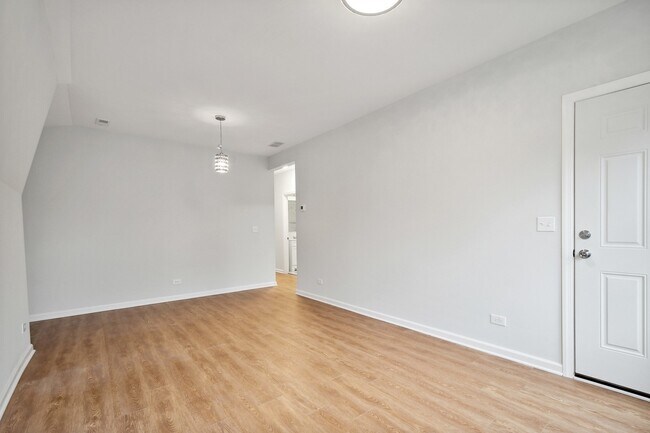 Building Photo - 5945 W Eastwood Ave