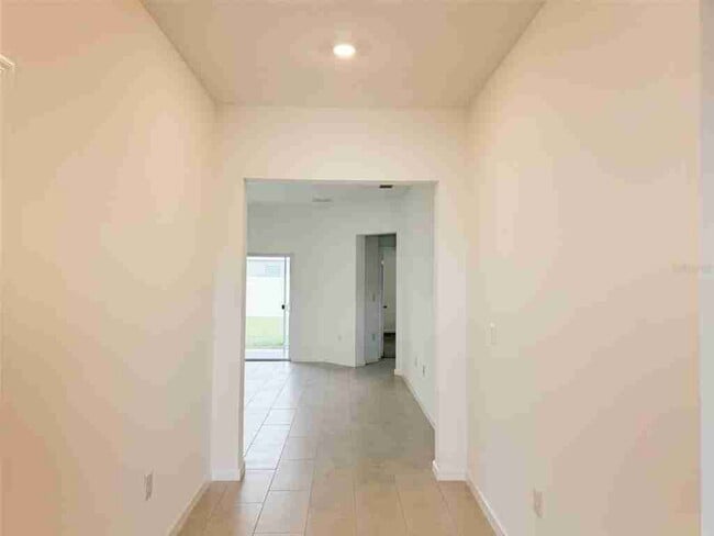 Building Photo - 330 Bottle Brush Dr