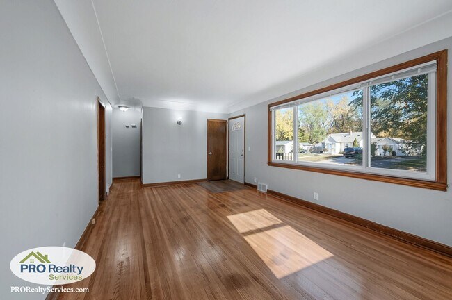 Foto del edificio - 8336 Blaisdell Ave S