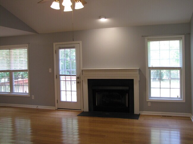 Building Photo - 3 Bluffside Ct