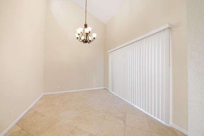 Building Photo - 669 Spinnaker Ct