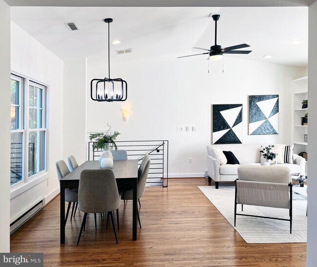 Foto del edificio - 6353 Crosswoods Dr