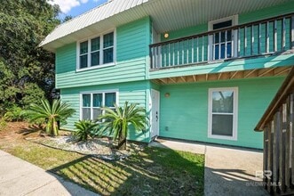 Building Photo - 979 W Lagoon Ave