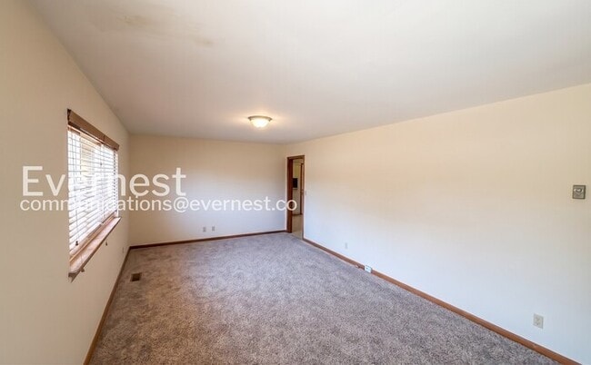 Building Photo - 1407 Cloverdale Cir