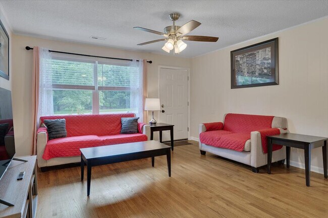 Building Photo - 210 Parthenia Dr