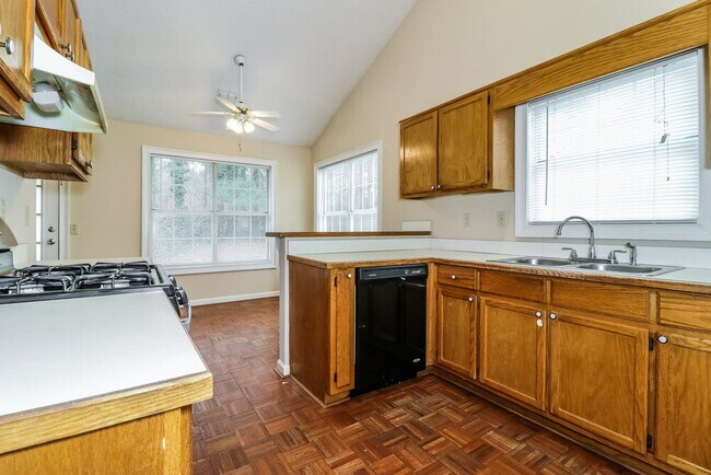 Building Photo - 641 Marble Arch Ave