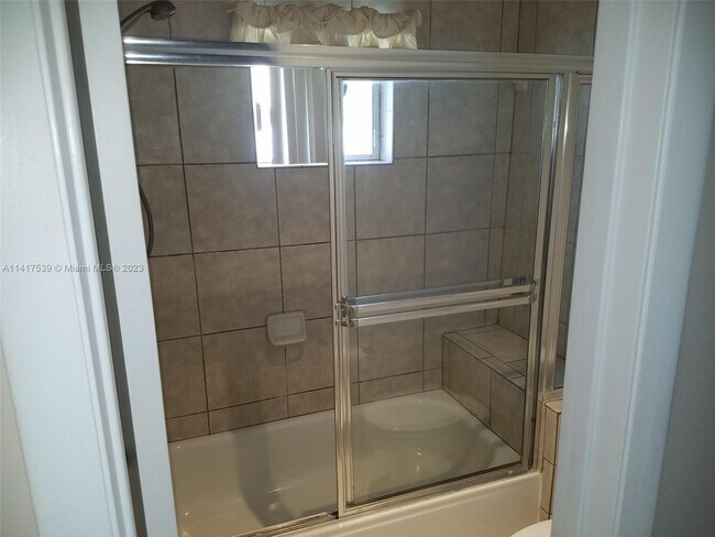 Foto del edificio - 1525 Mira Vista Cir