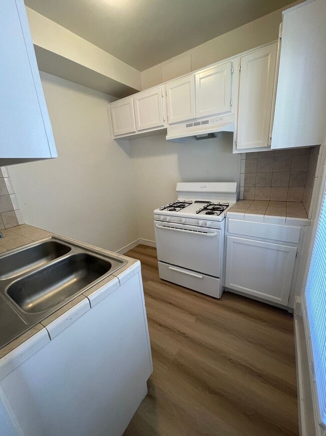 Building Photo - Lower 1 Bedroom 1 Bath in Long Beach