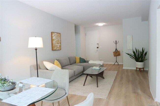 Foto del edificio - 4455 Douglas Ave