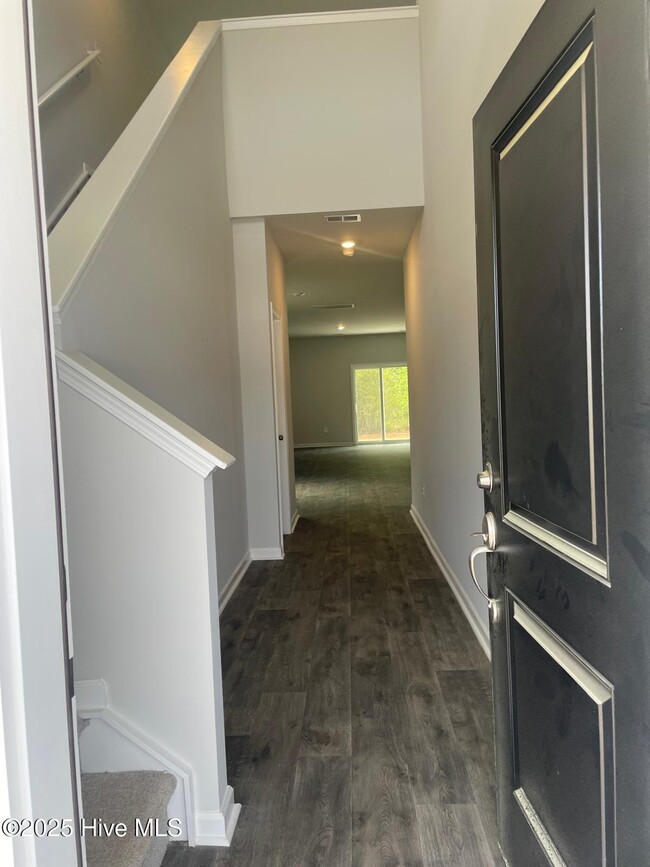 Building Photo - 454 Ladyfish Loop NW