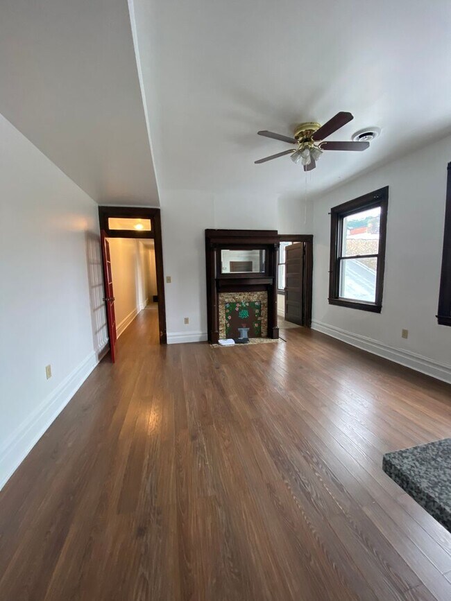 Foto del edificio - 1309 E Carson St