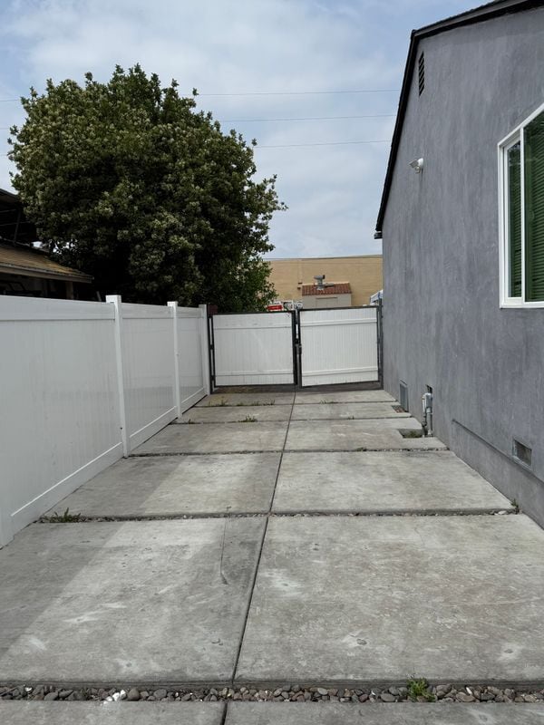 Building Photo - 6714 Etiwanda Ave
