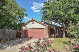 Building Photo - 3112 Fairfield Dr