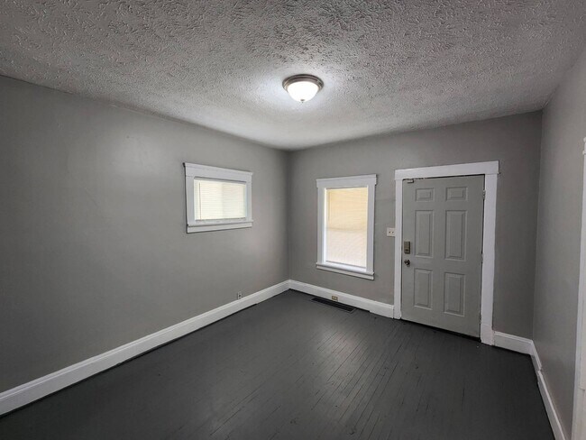 Building Photo - 12121 Angelus Ave