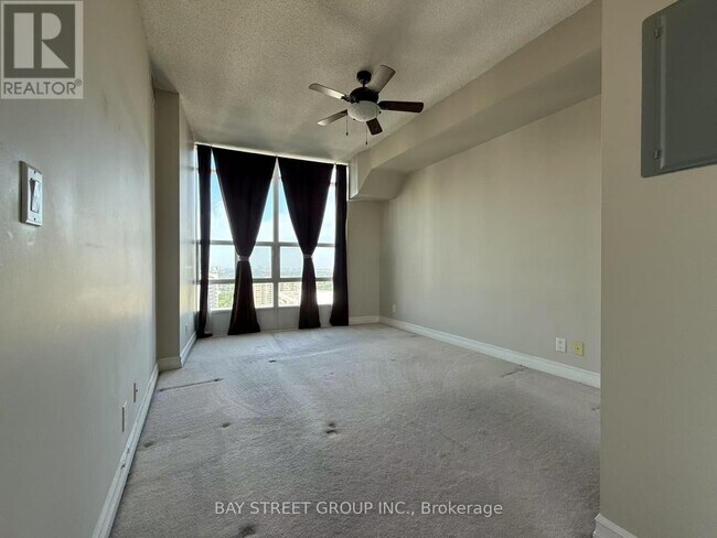 Building Photo - 1-2511 Elm Dr W