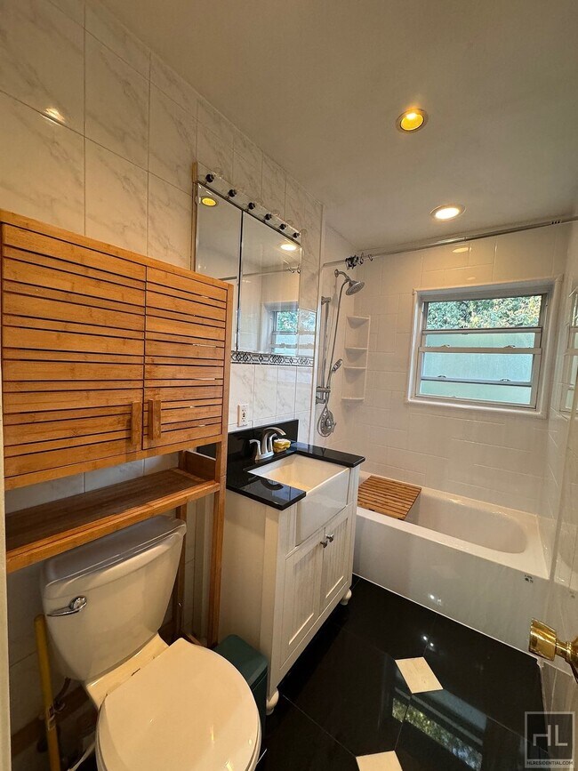 Building Photo - Incredible 2 Bedroom PITMAN AVENUE