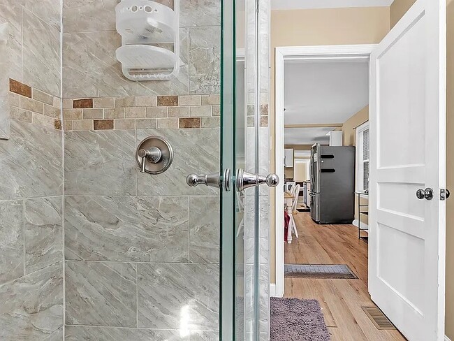 Foto del edificio - 3704 Friar Tuck Rd