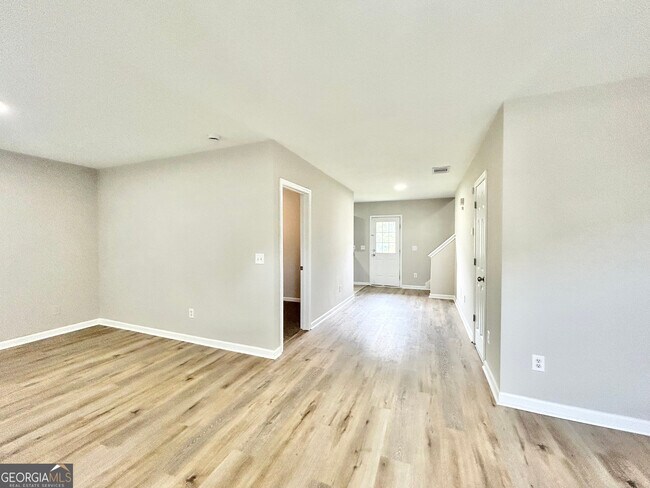 Foto del edificio - 739 Wheel House Ln