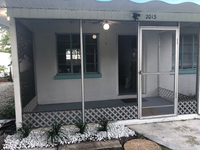 Building Photo - 2015 Palm Ter