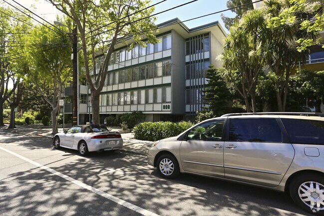 Foto del edificio - 808 Laurel Ave