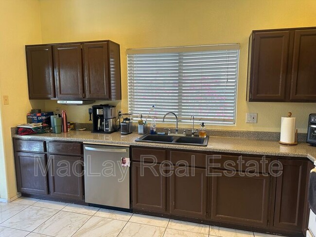 Building Photo - 4161 E Tanglewood Dr
