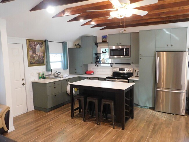 Foto del edificio - Beautifully Remodeled South side Cottage N...