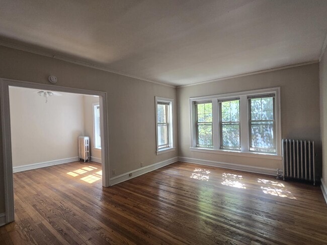 Building Photo - 828 Reba Pl