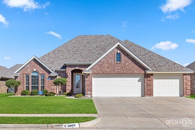 Foto del edificio - 5009 Lantana Dr