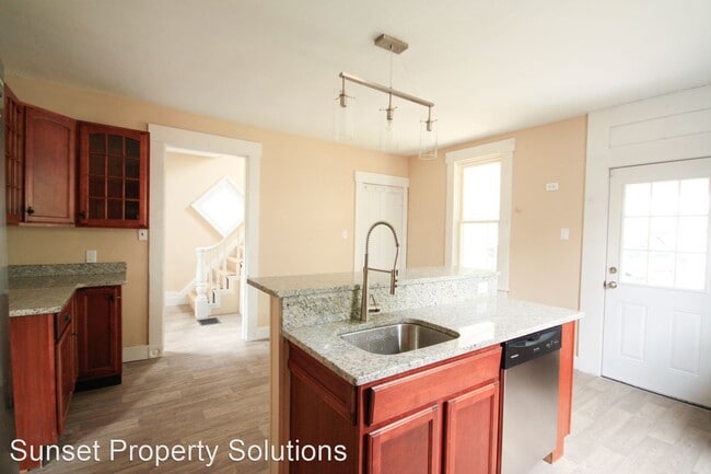 Building Photo - 3 br, 1.5 bath House - 3715 Drake Avenue 1