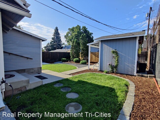 Building Photo - 3 br, 1 bath House - 115 W. 2nd Av.