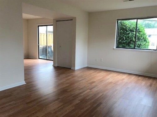 Foto del edificio - 9013 Sandalwood Dr