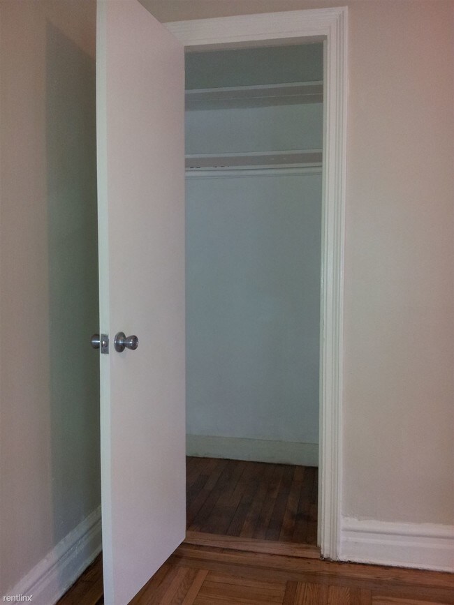 Foto del edificio - 215 Sterling St