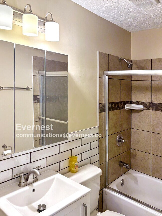 Foto del edificio - 471 Whitethorne Ave