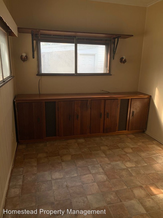 Building Photo - 3 br, 1 bath House - 2121 W 4th Street