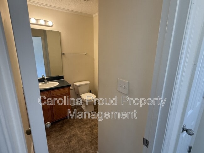 Building Photo - 4033 Cobblestone Dr