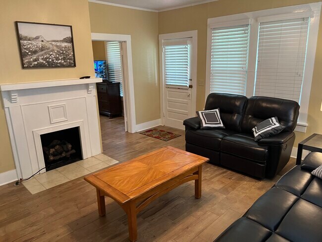 Foto del edificio - 105 Hillcrest St
