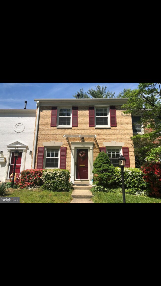 Building Photo - 31 Longmeadow Dr