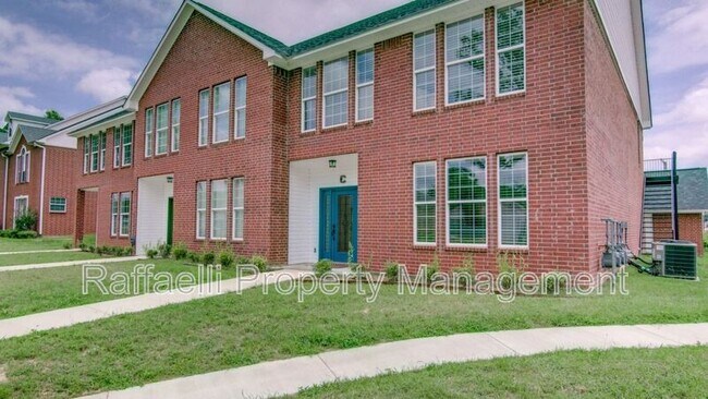 Foto del edificio - 2 Fernwood Dr